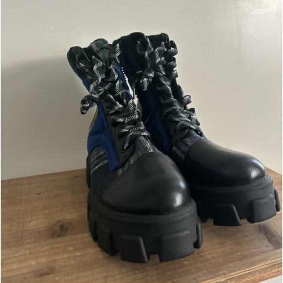 Sam Edelman Circus Velvet Darren Combat
Boots In Navy - Picture 3 of 8